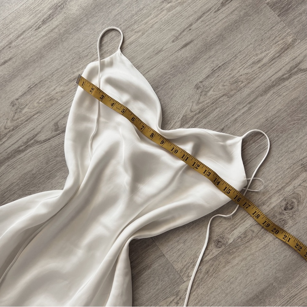 NWT CREAM WHITE SILKY BACKLESS DRESS - Picture 3 of 8